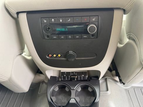 Used 2011 Chevrolet Suburban LTZ AWD/4WD image 31