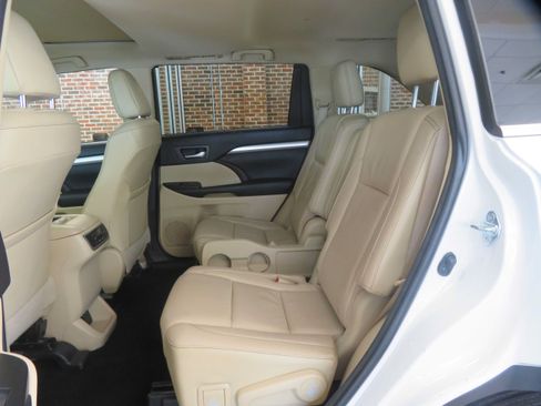 Used 2016 Toyota Highlander XLE FWD image 20