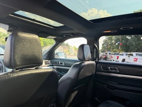 Used 2018 Ford Explorer XLT w/ Equipment Group 202A AWD/4WD image 5