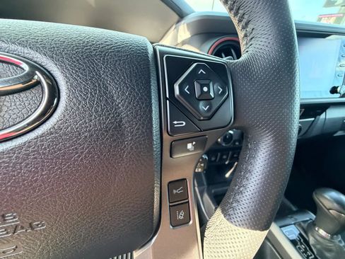 Used 2021 Toyota Tacoma TRD Off-Road w/ Technology Package AWD/4WD image 15