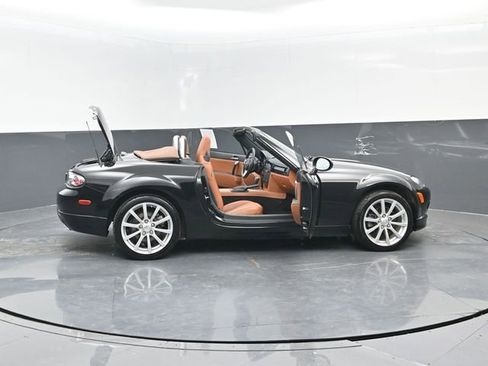 Used 2006 MAZDA MX-5 Miata Grand Touring w/ Premium Pkg image 27