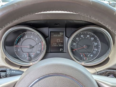 Used 2011 Jeep Grand Cherokee Laredo AWD/4WD image 21