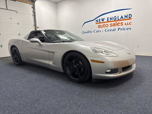 Used 2005 Chevrolet Corvette Coupe RWD image 3