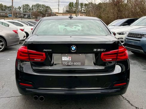 Used 2018 BMW 330i xDrive Sedan w/ Convenience Package image 9