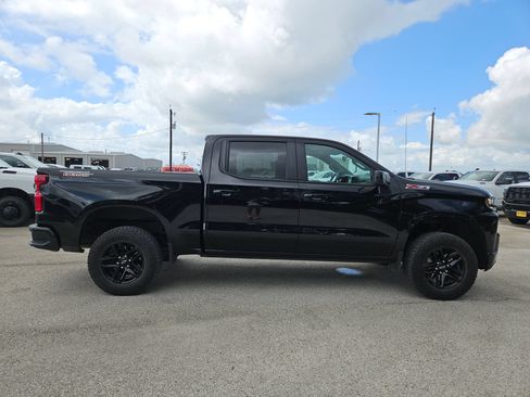Used 2021 Chevrolet Silverado 1500 LT Trail Boss w/ Convenience Package II AWD/4WD image 2