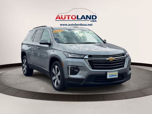 Used 2023 Chevrolet Traverse LT w/ LT Premium Package AWD/4WD image 2