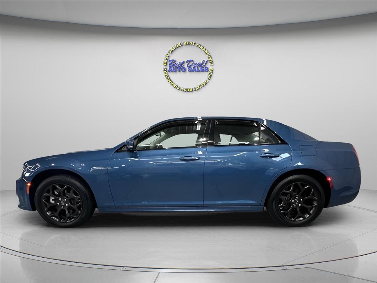 Used 2022 Chrysler 300 Touring L AWD/4WD image 2