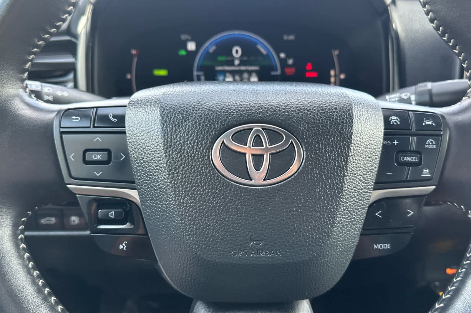 Used 2025 Toyota Camry SE FWD image 27