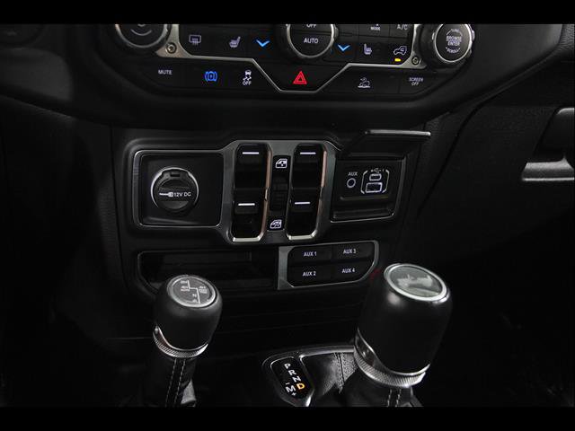 Used 2022 Jeep Wrangler Unlimited Sahara w/ Cold Weather Group AWD/4WD image 16