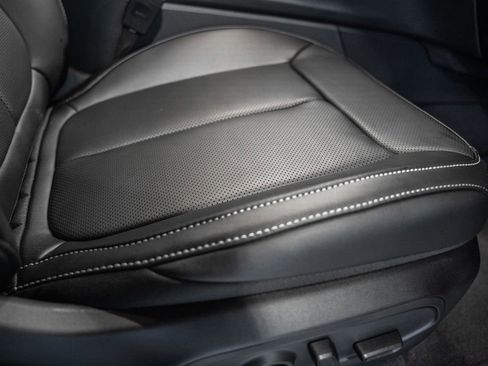 New 2025 Jeep Grand Cherokee L Limited w/ Luxury Tech Group II image 36