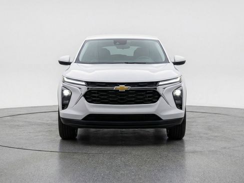 Used 2025 Chevrolet Trax LT image 2