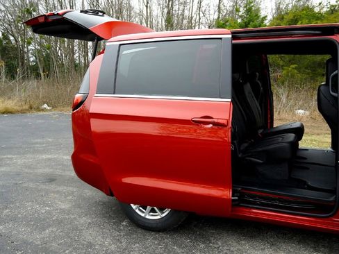 New 2026 Chrysler Pacifica Select image 32