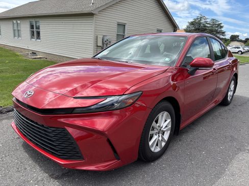 Used 2025 Toyota Camry LE w/ Convenience Package FWD image 8