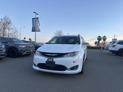 Used 2018 Chrysler Pacifica Limited w/ Advanced Safetytec Group