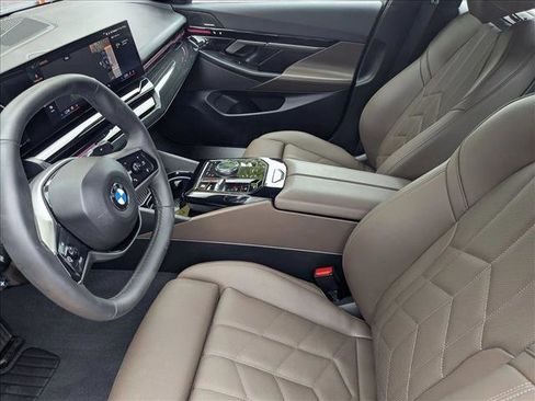 Used 2025 BMW 530i w/ Premium Package image 16