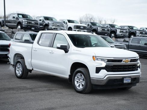 Used 2025 Chevrolet Silverado 1500 LT image 3