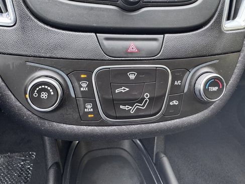 Used 2018 Chevrolet Malibu LT image 19