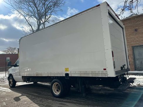 Used 2016 Ford E-350 and Econoline 350 Super Duty image 6