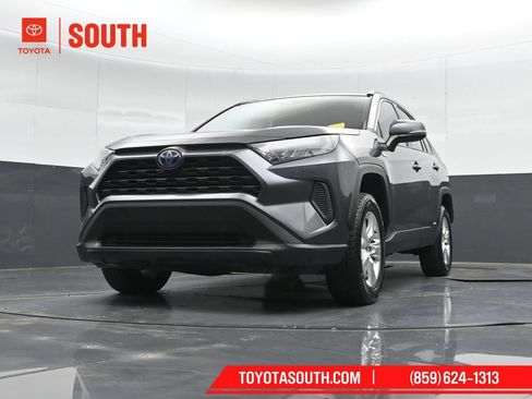 Used 2021 Toyota RAV4 LE AWD/4WD image 38