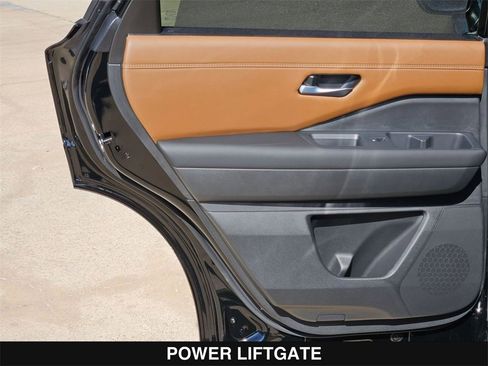 New 2026 Nissan Pathfinder Platinum image 19