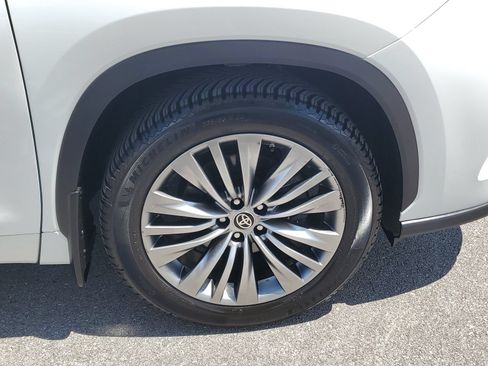 Used 2022 Toyota Highlander Platinum AWD/4WD image 6