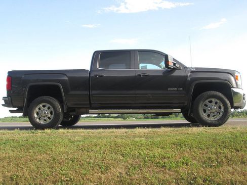 Used 2015 GMC Sierra 2500 SLE w/ SLE Preferred Package AWD/4WD image 5