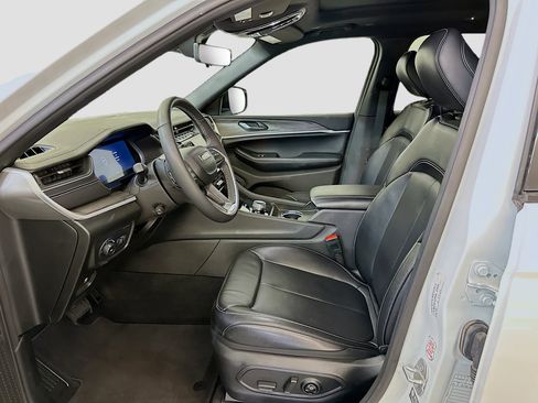 Used 2024 Jeep Grand Cherokee L Limited w/ Luxury Tech Group II image 13