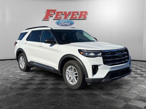 Used 2025 Ford Explorer Active w/ Active Comfort Package image 7