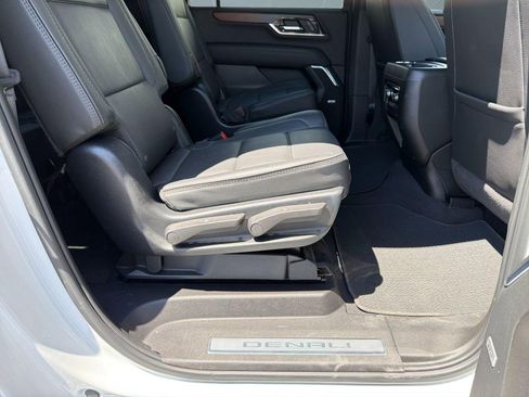Used 2025 GMC Yukon XL Denali AWD/4WD image 28