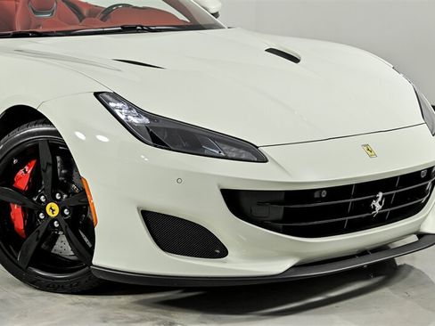 Used 2019 Ferrari Portofino RWD image 2