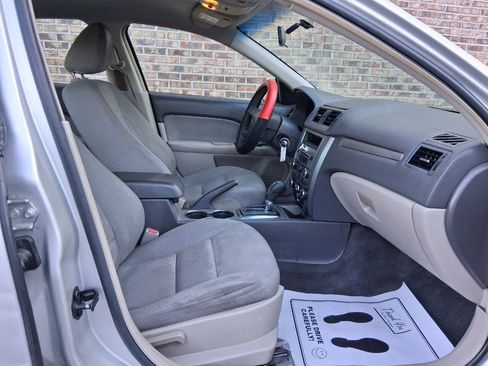 Used 2010 Ford Fusion S FWD image 11