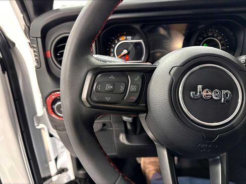 Used 2024 Jeep Wrangler Unlimited Rubicon w/ Convenience Group AWD/4WD image 21