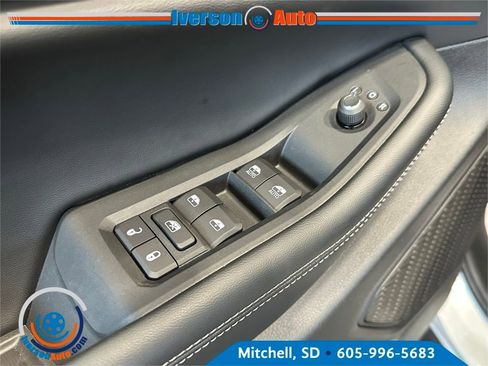 New 2025 Jeep Grand Cherokee L Laredo image 13