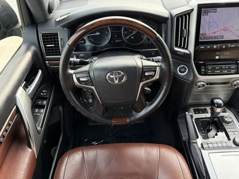 Certified 2018 Toyota Land Cruiser image 13