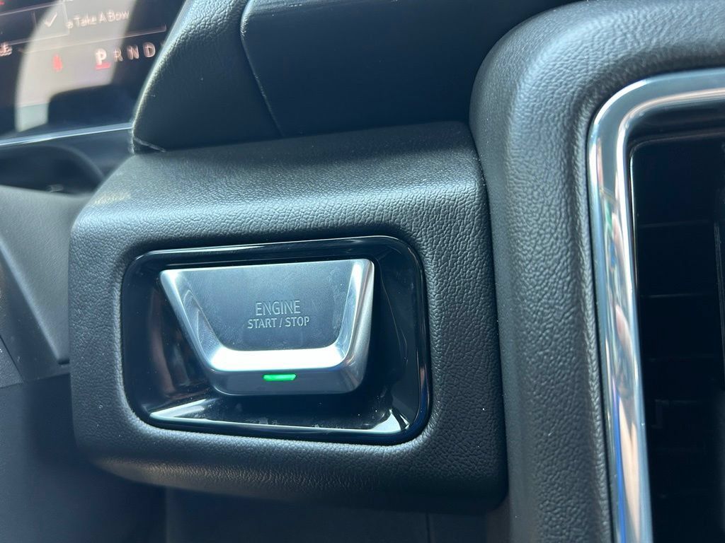 Used 2025 GMC Yukon Denali w/ Denali Reserve Package RWD image 33