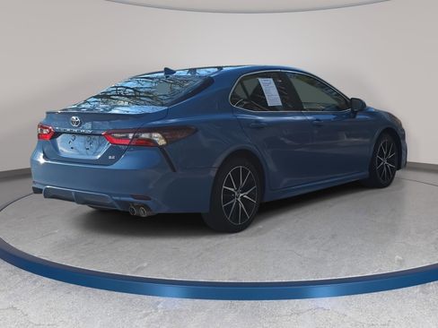 Used 2023 Toyota Camry SE image 4