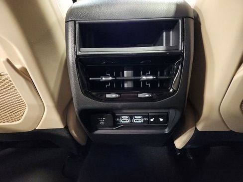 Used 2024 Jeep Grand Cherokee Limited w/ Black Appearance Package image 26