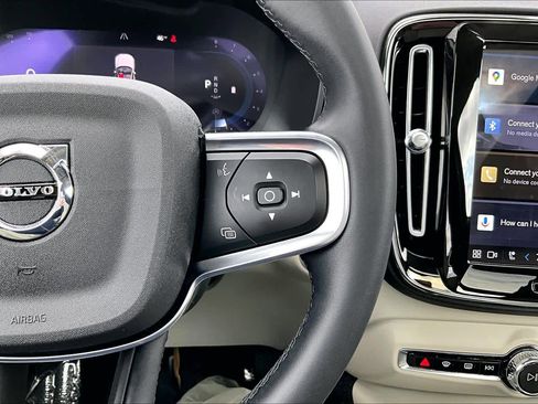 Used 2023 Volvo XC40 B5 Plus w/ Climate Package image 24