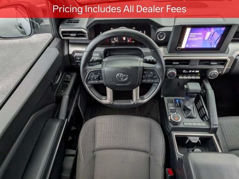 Used 2025 Toyota 4Runner SR5 AWD/4WD image 17