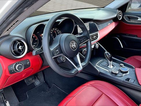 Used 2019 Alfa Romeo Giulia w/ Nero Edizione RWD image 10