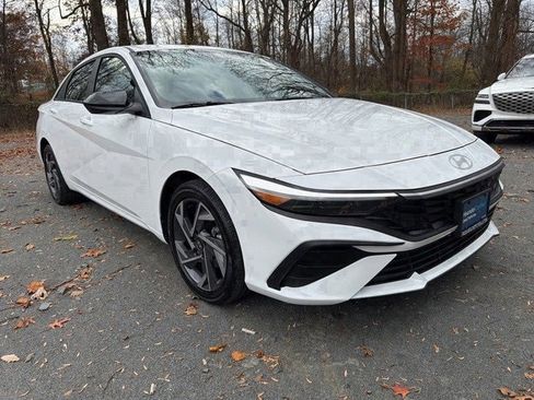 Certified 2025 Hyundai Elantra SEL image 2