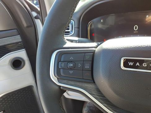 Used 2024 Jeep Wagoneer L Series II w/ Flexible Seating Group image 18