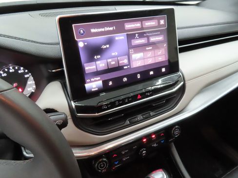 Used 2023 Jeep Compass Limited image 16