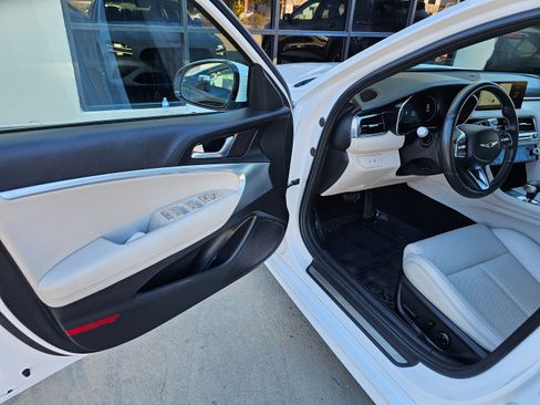 Used 2025 Genesis G70 2.5T image 14