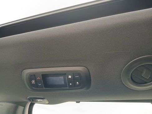 New 2027 Chrysler Pacifica Limited AWD/4WD image 32