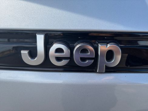 Used 2022 Jeep Grand Cherokee Summit AWD/4WD image 33