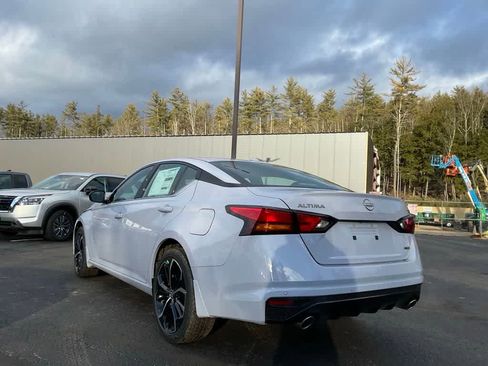 New 2025 Nissan Altima 2.5 SR image 8