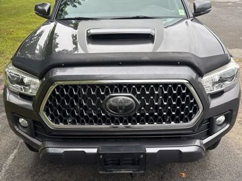 Used 2018 Toyota Tacoma TRD Sport AWD/4WD image 2