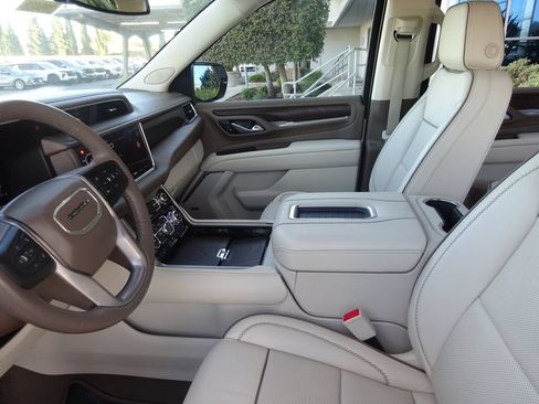 Certified 2022 GMC Yukon XL Denali w/ Max Trailering Package AWD/4WD image 13