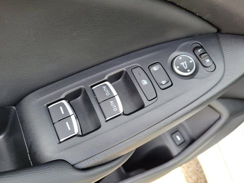 Certified 2018 Honda Accord LX image 19